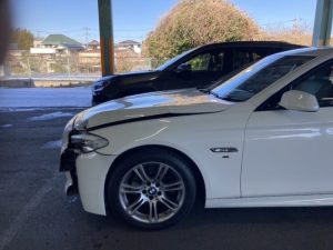 alt="BMW523i 事故車 フロント破損 調布市 廃車引き取り"
