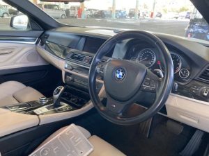 alt="BMW523i 事故車 フロント破損 調布市 廃車引き取り"